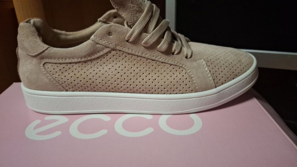 Нові кросівки,38 розмір,замш