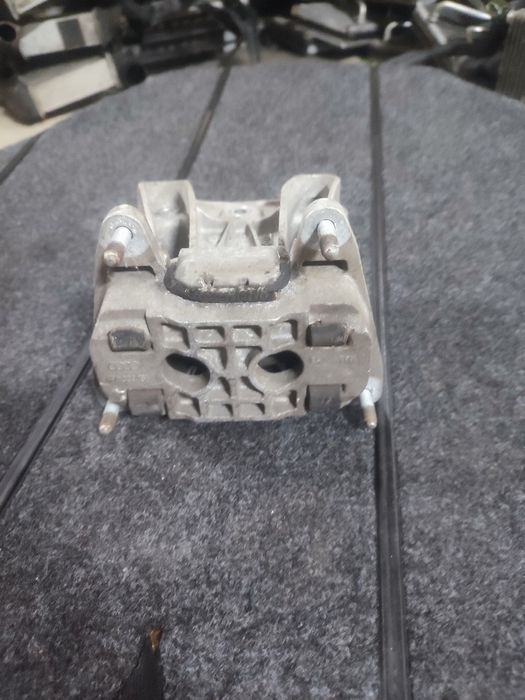 Подушка КПП / АКПП Ауді А4 В7 Audi А6 С6