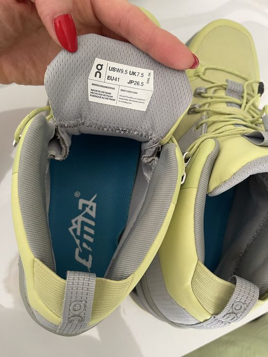 Зимові кросівки on cloudrock waterproof