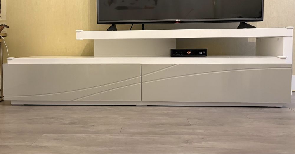 Vendo móvel de apoio a TV