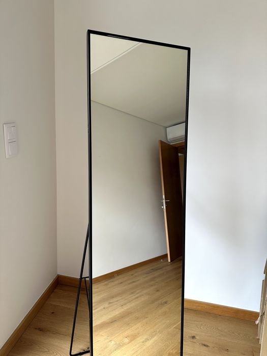 Espelho com cabide na parte de trás