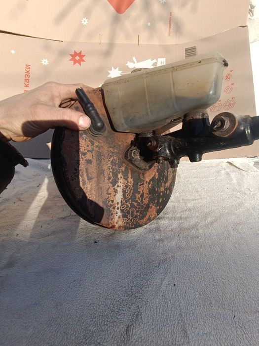 Главный тормозной цылиндр Опель Омега А на 3 трубки Opel Omega A