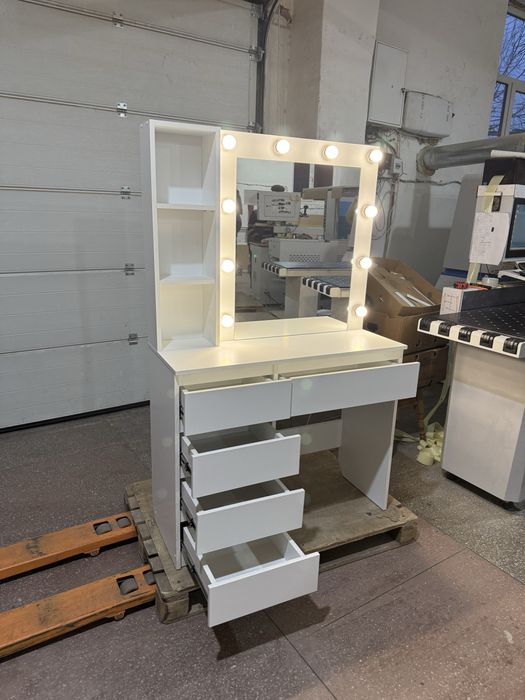 Туалетний столик з підсвіткою косметичний стіл дзеркало для макіяжу