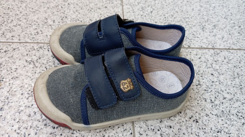 Sapatos de menino 28