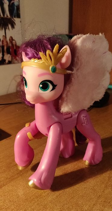 Kucyki pony nowa generacja nowe pokolenie Pipp Petals zabawka interaktywna