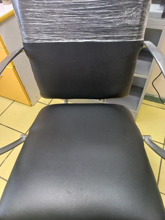 Крісло перукарське на гідравліці