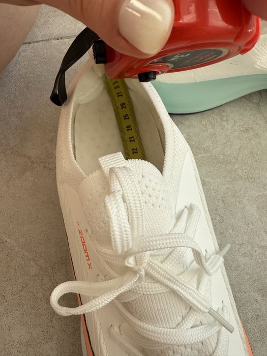 Бігові кросівки