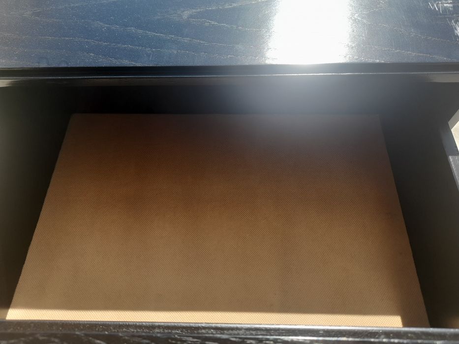 Comoda e 1 mesa de cabeceira COMO NOVO