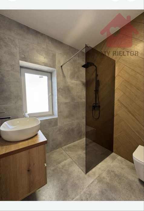 Продаж дуплекса з гаражем