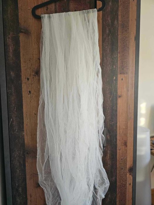 Długi, gładki welon ślubny 2 m