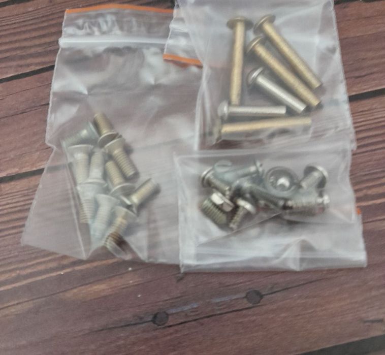 Слюсарний набір. Інструменти, елементи кріплення.