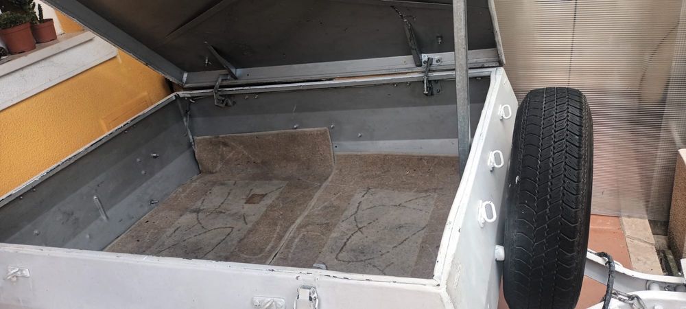 Atrelado 300kg em otimo estado
