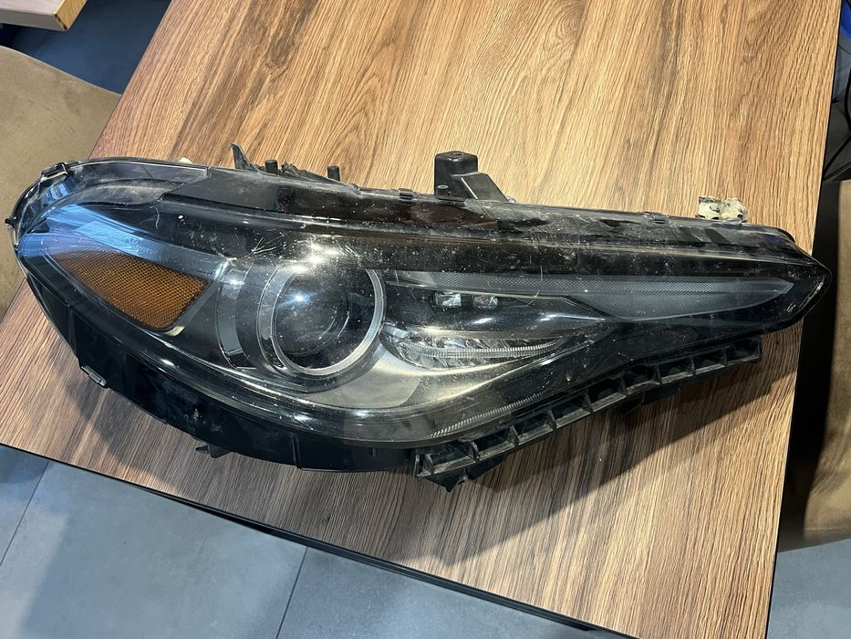 Ліва фара (пасаживрська сторона) alfa romeo gulia