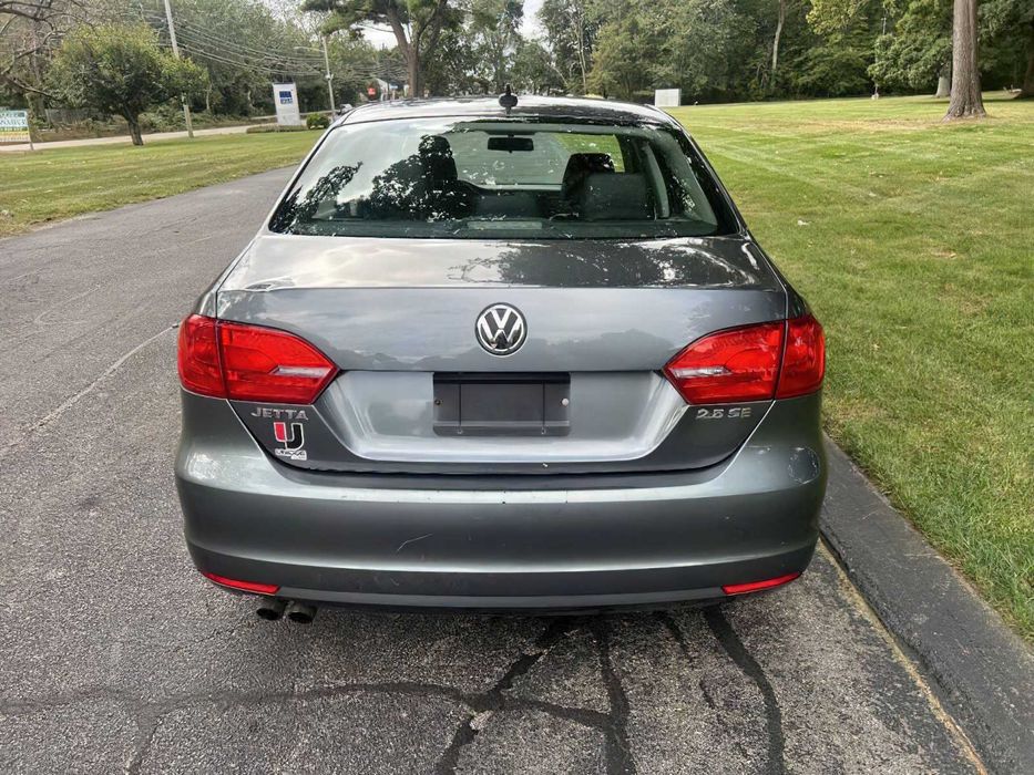 Volkswagen Jetta      2013