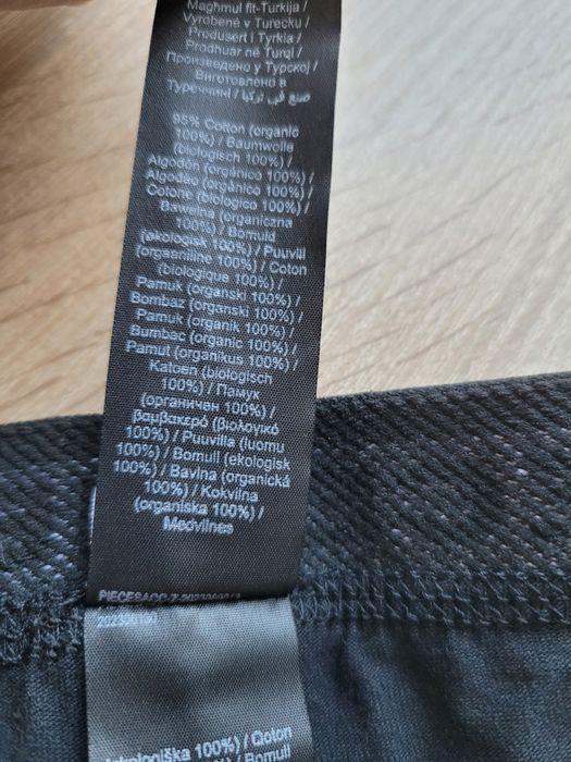S 36 Pieces majtki damskie bawełniane czarne 
Nowe 
Rozmiar S
Wymiary