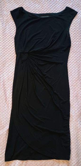 Piękna czarna sukienka marki Connected apparel