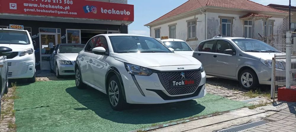 Peugeot e-208