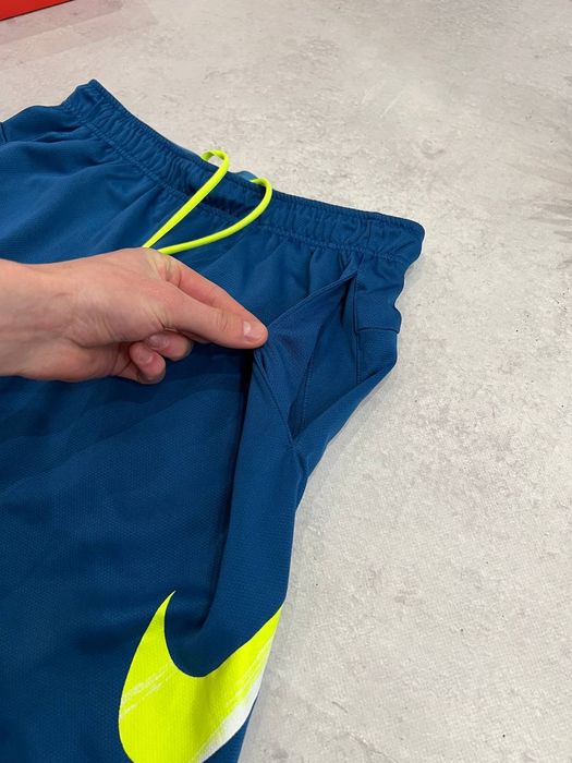 Спортивні шорти Nike Big Swoosh M