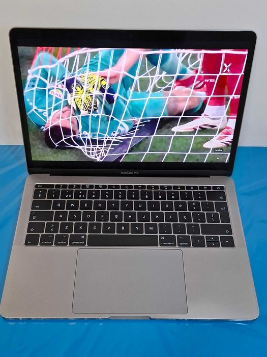 MacBook Pro Ecrã Retina 13,3" | Intel Core i5 | 8 Gigas Memória RAM | Disco SSD PCIe | Gráfica Iris Plus 1536 MB | Mac OSMonterey | Rigorosamente NOVO