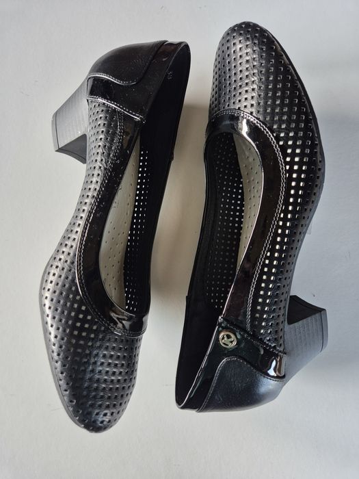 Czółenka z dziurkami roz 38