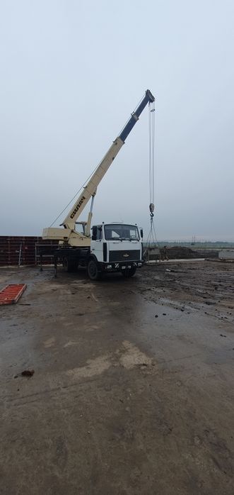 Автокран на базі МАЗ