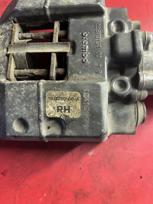 Супорт ручника тесла s2013 правий