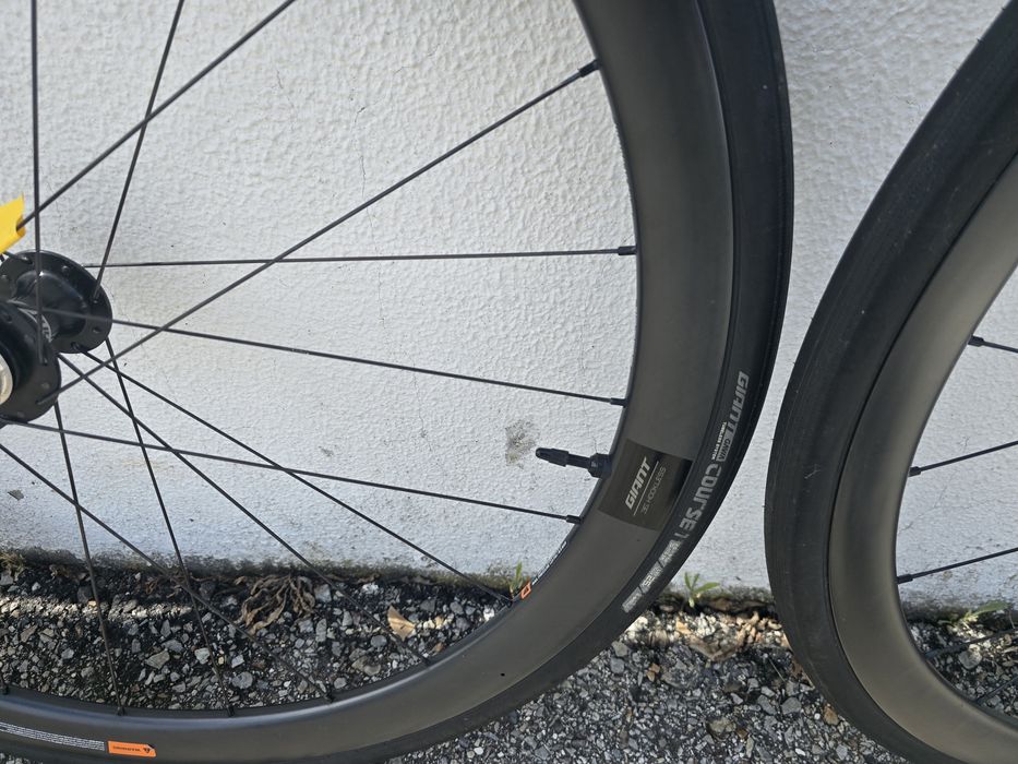Rodas de carbono de disco como novas