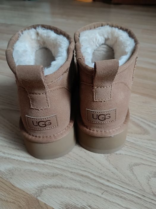 Продам Угги  UGG.Замшевые цвет кемел.