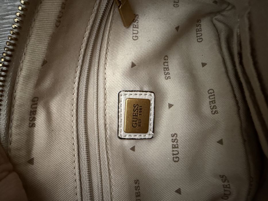 Сумка Guess молочна