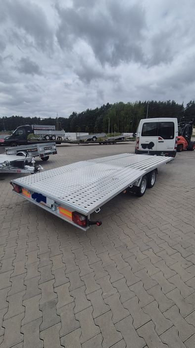 Transport samochodów pomoc drogowa autolaweta laweta.