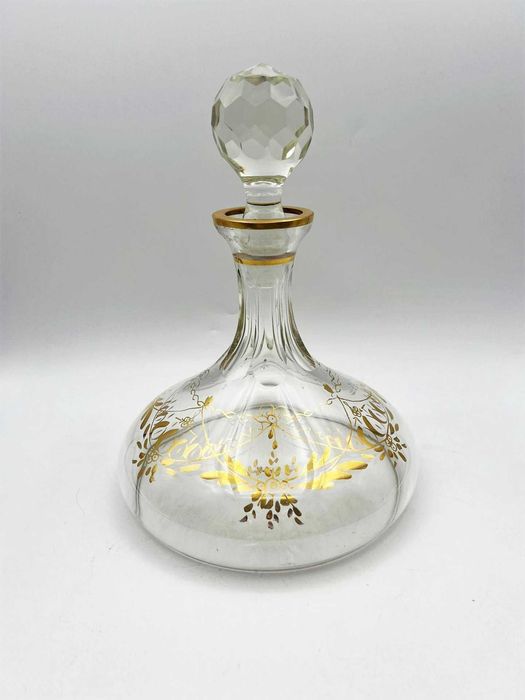 Garrafa em cristal com gargalo em prata