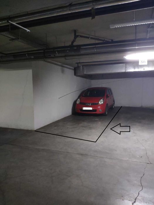 Продам паркомісце в підземному паркінгу ТЦ Афіна, площа Грецька