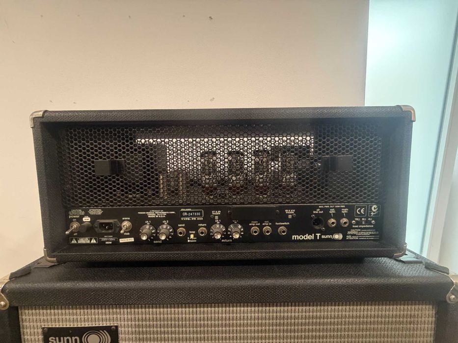 Amplificador de guitarra Sunn O))) Model T - Fender RI - com coluna