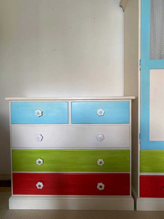 Móveis para Quarto Infantil: Conjunto Colorido em Pinho Maciço