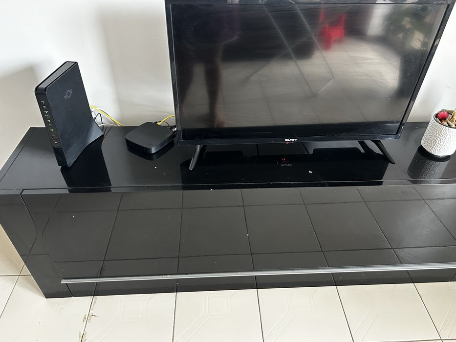 Movel de TV lacado preto