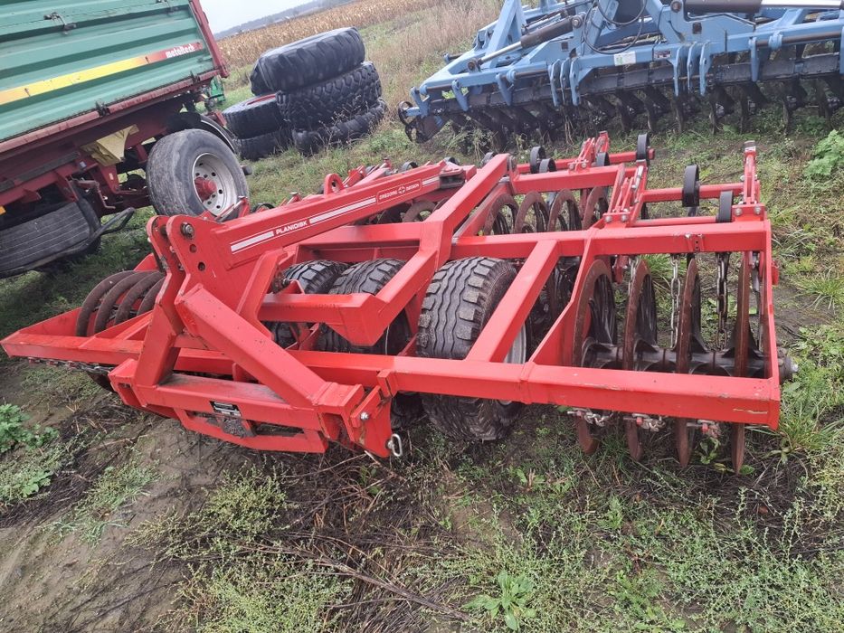 Wał zagęszczający na przód agregat uprawowy 3 m