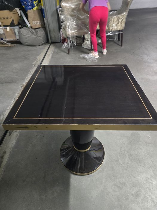 Mesa Preto e Dourado