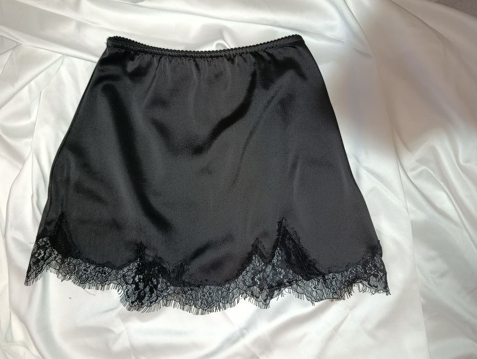 Корсети , і корсетні сукні