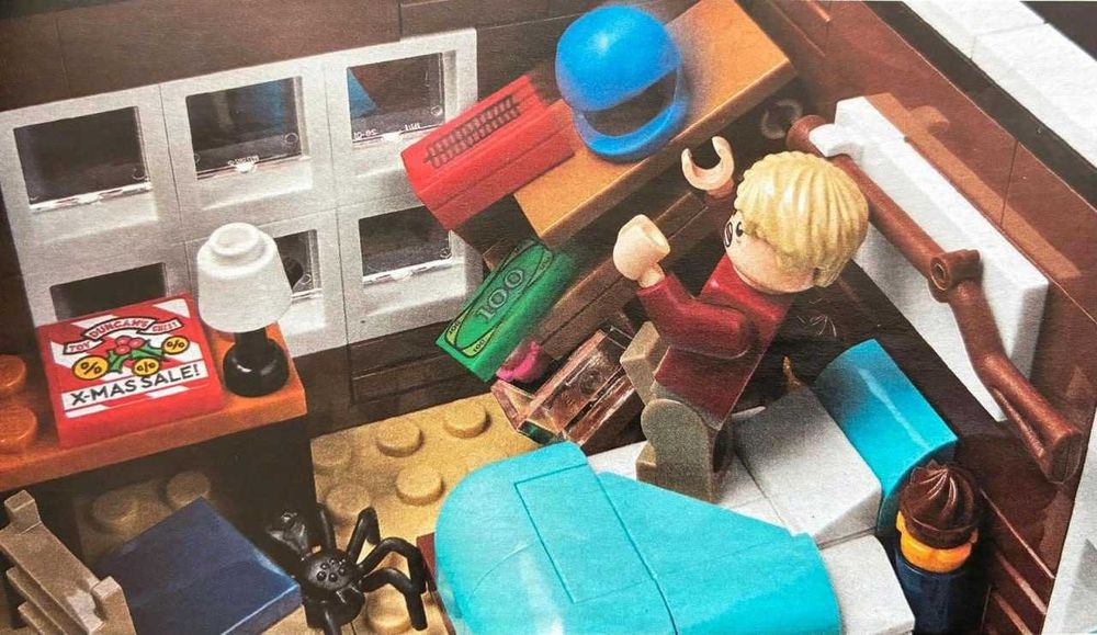 LEGO Ideas 21330 Kevin sam w domu