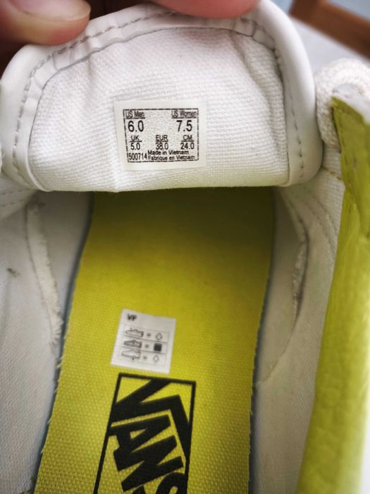 Sapatilhas Vans.