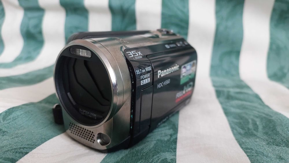 Видеокамера Panasonic HDC-HS60