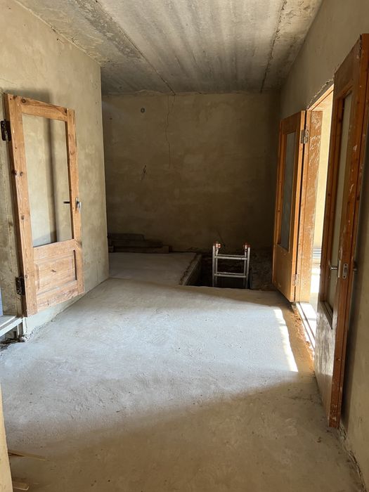 Продажа двоповерхового дуплекса - пів будинку - на Росі