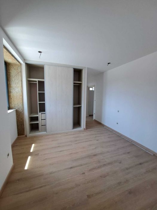 Apartamentos T3 novos com garagem individual em moradia de 2 pisos