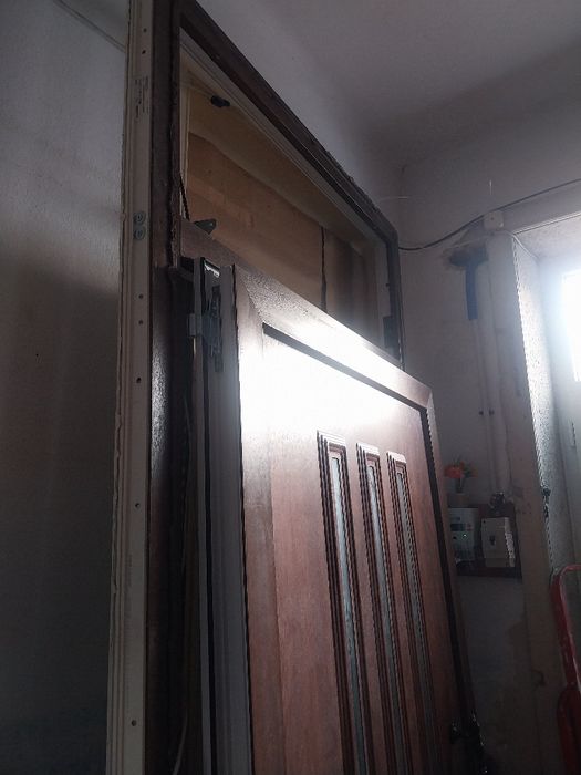 Porta exteriro em madeira/pvc