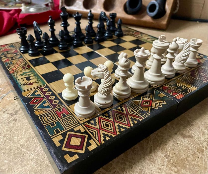 Jogos e tabuleiros de Xadrez antigos e vintage