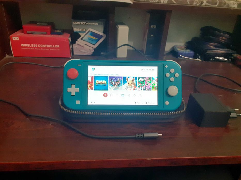 Nintendo Switch Lite + 5 ігор на картриджах