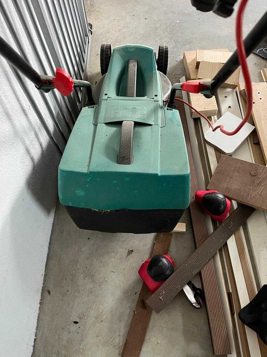 Corta-relvas elétrico 1200 w 32 cm Bosch Arm 32