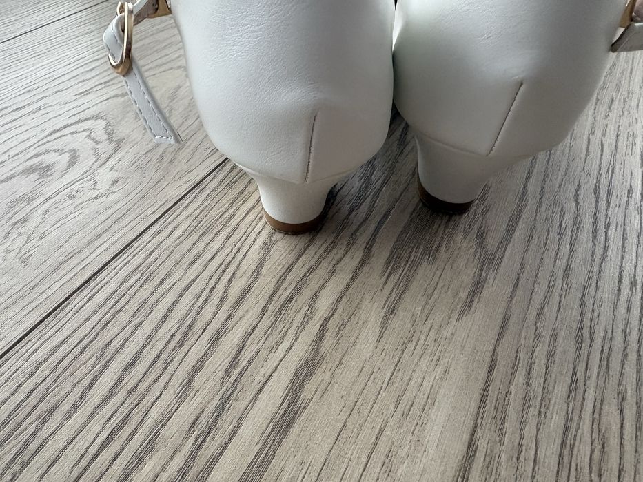 Sprzedam śliczne buciki na komunie i nie tylko:)