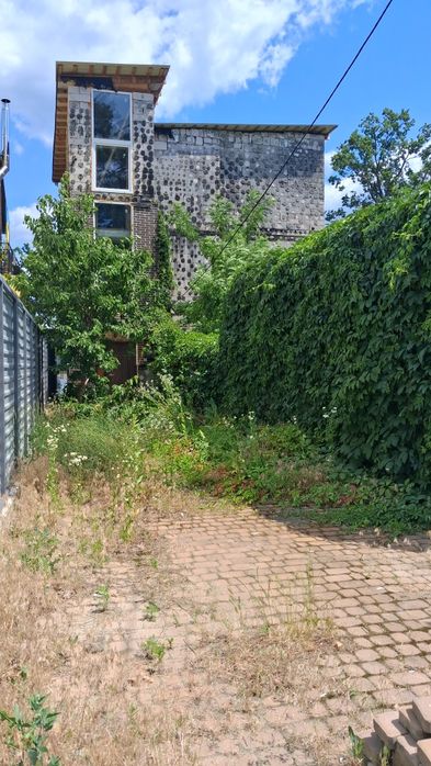157м вул Університетська за 75000$