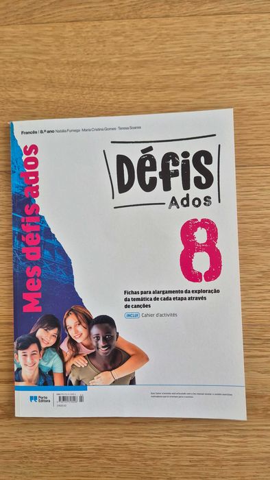 Caderno de atividades Francês 8º Ano "Défis Ados 8" da Porto Editora